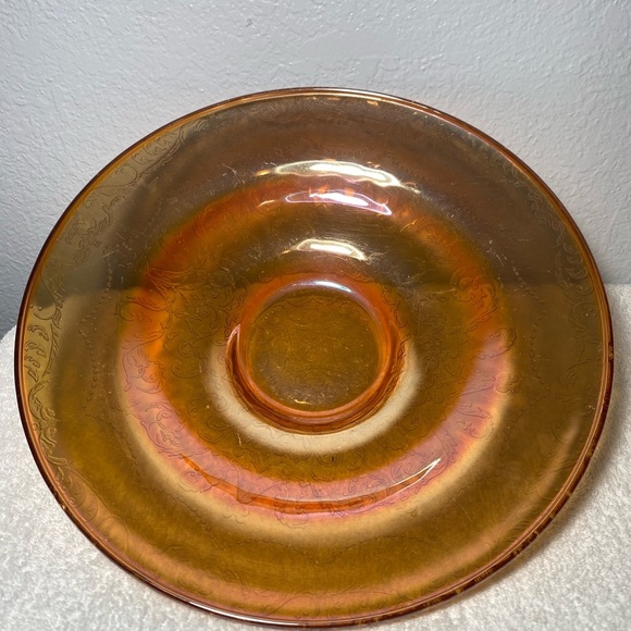 11" amber glass plate/bowl with etched design on bottom - Picture 2 of 7